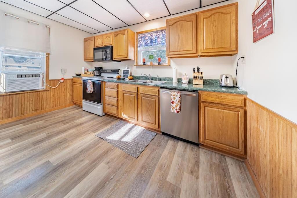 Cottage In The Falls, 2 B, 2 Bath, Fireplace كوياهوغا فولز المظهر الخارجي الصورة